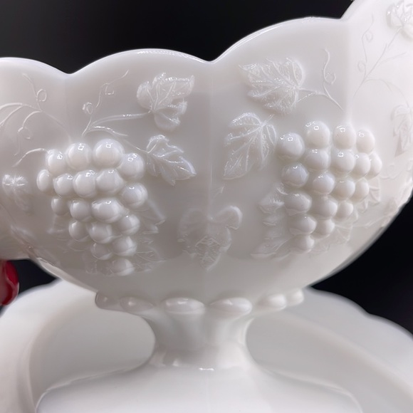 Vintage WESTMORELAND Milk Glass SAUCE BOAT GRAVY with Oval Under Plate - Picture 4 of 5